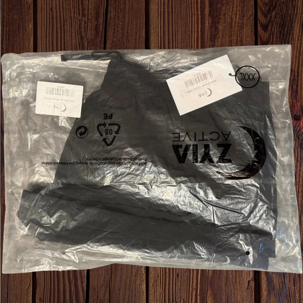 ZYIA Black Summer Shorts - Picture 2 of 4